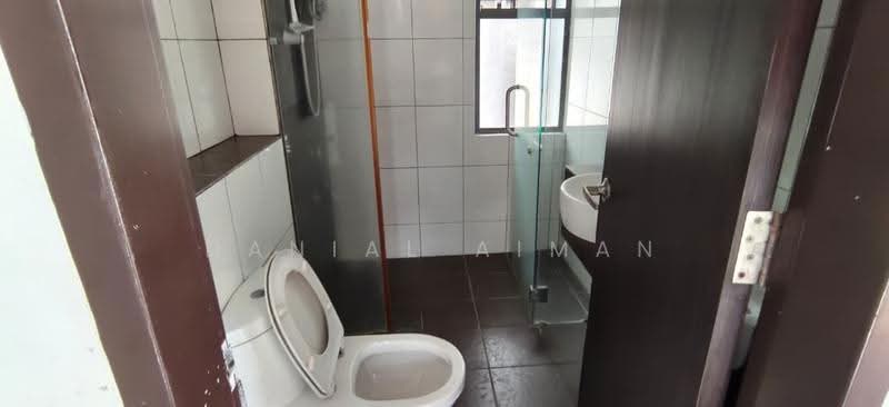 Rumah Teres 2-Tingkat untuk Disewa di Shah Alam (Selangor) - Danial Aiman - Bathroom - PropertyGuru.com.my
