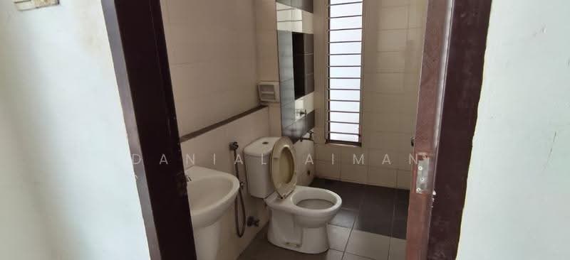 Rumah Teres 2-Tingkat untuk Disewa di Shah Alam (Selangor) - Danial Aiman - Bathroom - PropertyGuru.com.my