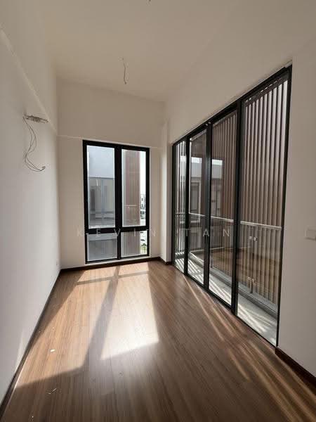 Rumah Teres 3-Tingkat untuk Dijual di Taman Puchong Legenda (Puchong) - Kevin Tan - Balcony - PropertyGuru.com.my
