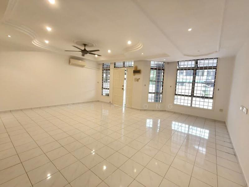 Rumah Teres 2-Tingkat untuk Dijual di Taman Desa Cemerlang (Ulu Tiram) - Claira Ong - Living Room - PropertyGuru.com.my