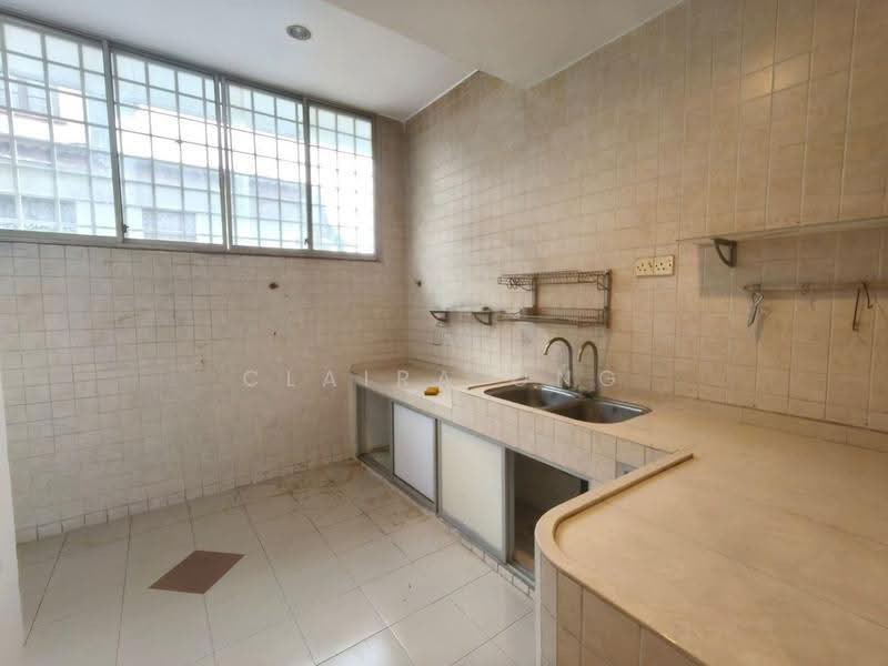 Rumah Teres 2-Tingkat untuk Dijual di Taman Desa Cemerlang (Ulu Tiram) - Claira Ong - Kitchen - PropertyGuru.com.my
