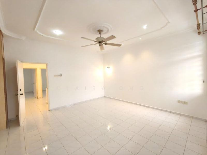 Rumah Teres 2-Tingkat untuk Dijual di Taman Desa Cemerlang (Ulu Tiram) - Claira Ong - Living Room - PropertyGuru.com.my