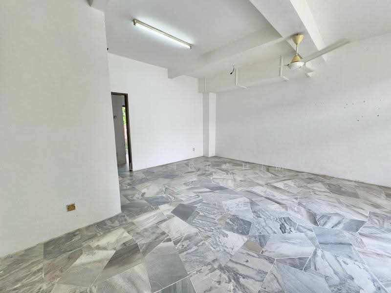 Rumah Teres 2.5-Tingkat untuk Dijual di Taman Putra Permai (Seri Kembangan) - Azli Ibrahim - Interior - PropertyGuru.com.my