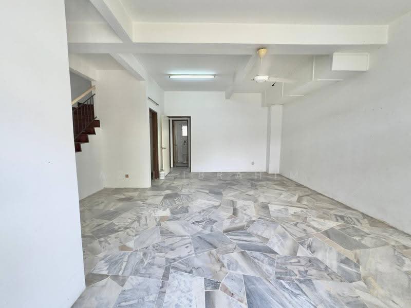 Rumah Teres 2.5-Tingkat untuk Dijual di Taman Putra Permai (Seri Kembangan) - Azli Ibrahim - Interior - PropertyGuru.com.my