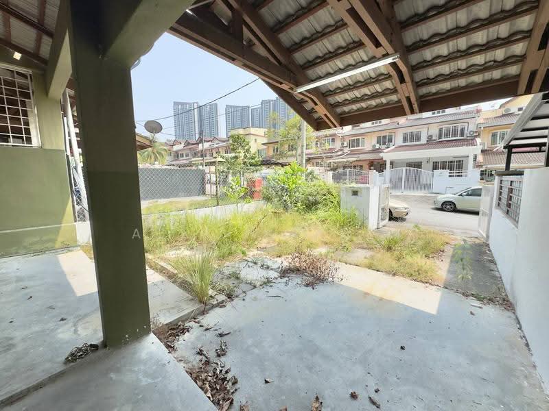 Rumah Teres 2.5-Tingkat untuk Dijual di Taman Putra Permai (Seri Kembangan) - Azli Ibrahim - Exterior - PropertyGuru.com.my