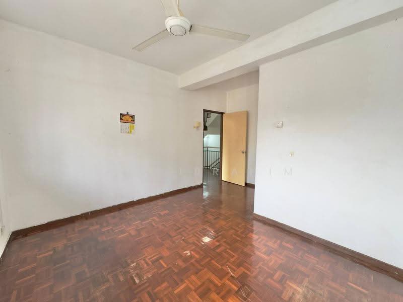 Rumah Teres 2.5-Tingkat untuk Dijual di Taman Putra Permai (Seri Kembangan) - Azli Ibrahim - Interior - PropertyGuru.com.my