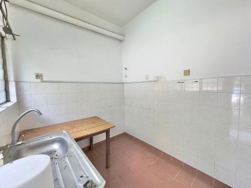 Rumah Teres 2.5-Tingkat untuk Dijual di Taman Putra Permai (Seri Kembangan) - Azli Ibrahim - Kitchen - PropertyGuru.com.my