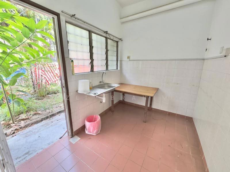 Rumah Teres 2.5-Tingkat untuk Dijual di Taman Putra Permai (Seri Kembangan) - Azli Ibrahim - Kitchen - PropertyGuru.com.my