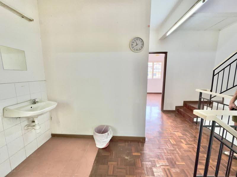 Rumah Teres 2.5-Tingkat untuk Dijual di Taman Putra Permai (Seri Kembangan) - Azli Ibrahim - Corridor - PropertyGuru.com.my