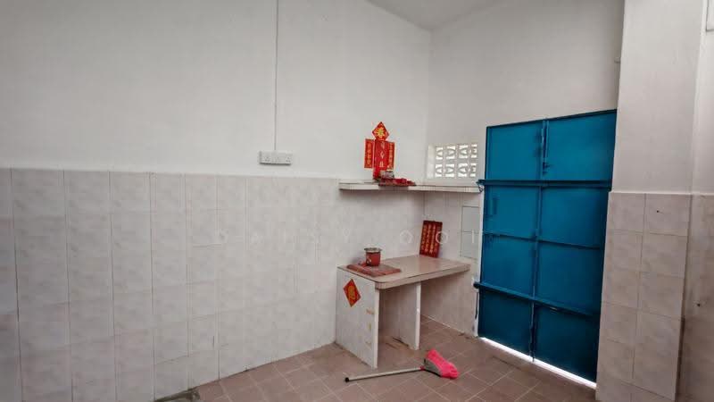 Shop for Rent in Chinatown (George Town) - Daisy Ooi - Interior - PropertyGuru.com.my
