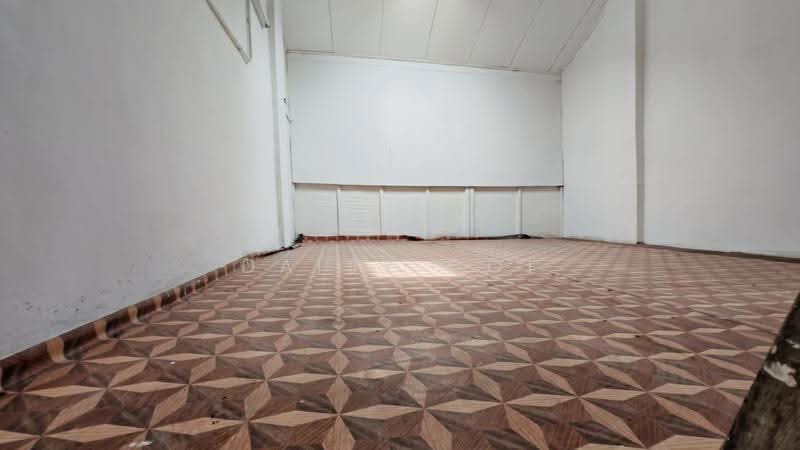 Shop for Rent in Chinatown (George Town) - Daisy Ooi - Interior - PropertyGuru.com.my