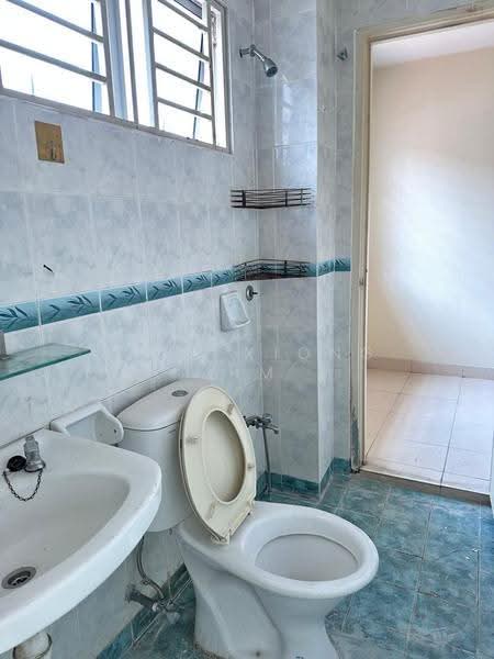 2.5-storey Terraced House for Sale in Taman Bukit Serdang (Seri Kembangan) - Jing Xiong Lim - Bathroom - PropertyGuru.com.my