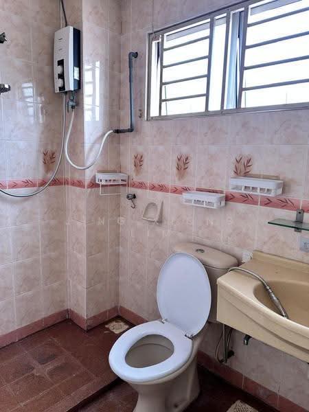 2.5-storey Terraced House for Sale in Taman Bukit Serdang (Seri Kembangan) - Jing Xiong Lim - Bathroom - PropertyGuru.com.my