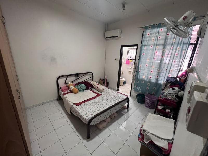 1-storey Terraced House for Sale in Taman Daya (Johor Bahru) - Zack Chow - Bedroom - PropertyGuru.com.my