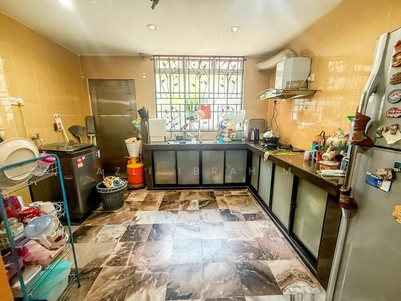 Rumah Teres 2.5-Tingkat untuk Dijual di Taman Cheras Jaya (Cheras) - Azli Ibrahim - Kitchen - PropertyGuru.com.my
