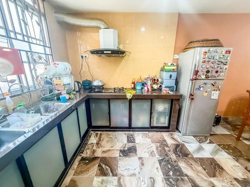 Rumah Teres 2.5-Tingkat untuk Dijual di Taman Cheras Jaya (Cheras) - Azli Ibrahim - Kitchen - PropertyGuru.com.my