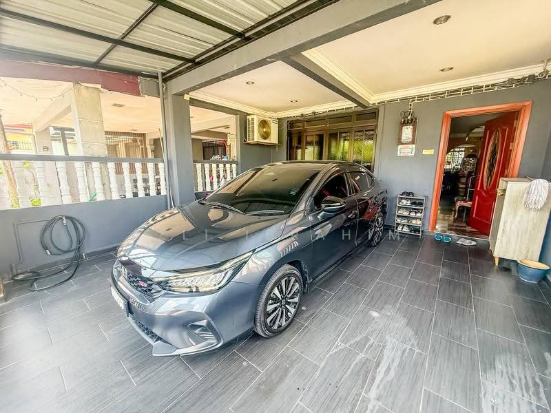 Rumah Teres 2.5-Tingkat untuk Dijual di Taman Cheras Jaya (Cheras) - Azli Ibrahim - Car Park - PropertyGuru.com.my
