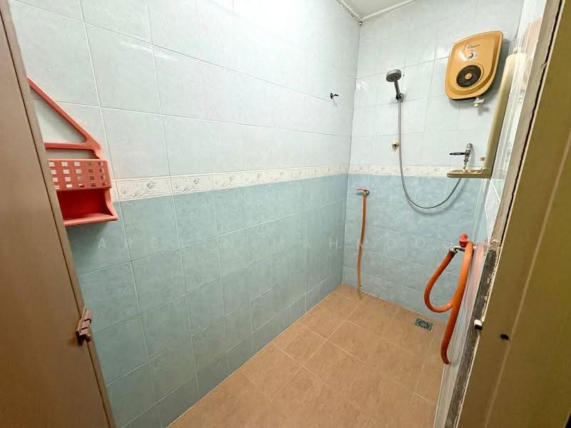 2-storey Terraced House for Sale in Taman Koperasi Polis (Batu Caves) - Arbain Mahmood - Bathroom - PropertyGuru.com.my
