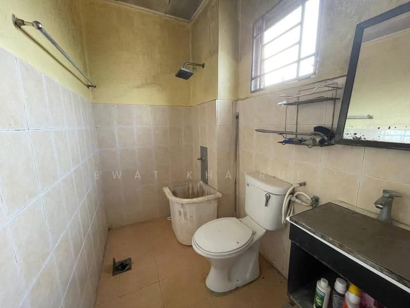 2-storey Terraced House for Sale in Bandar Saujana Putra (Tanjong Duabelas) - Ewat Khairul - Bathroom - PropertyGuru.com.my