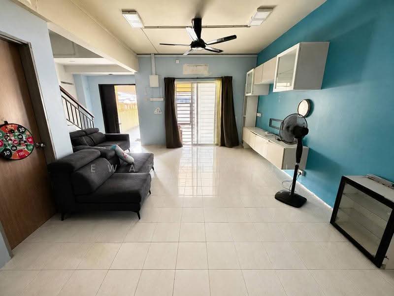 2-storey Terraced House for Sale in Bandar Saujana Putra (Tanjong Duabelas) - Ewat Khairul - Living Room - PropertyGuru.com.my