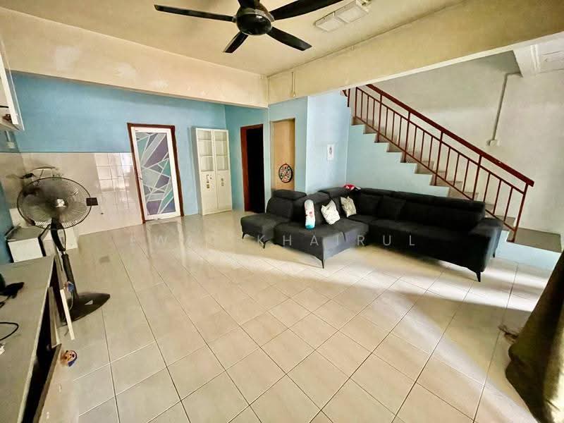 2-storey Terraced House for Sale in Bandar Saujana Putra (Tanjong Duabelas) - Ewat Khairul - Living Room - PropertyGuru.com.my