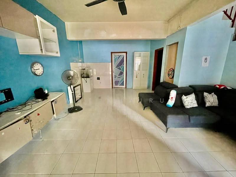 2-storey Terraced House for Sale in Bandar Saujana Putra (Tanjong Duabelas) - Ewat Khairul - Living Room - PropertyGuru.com.my