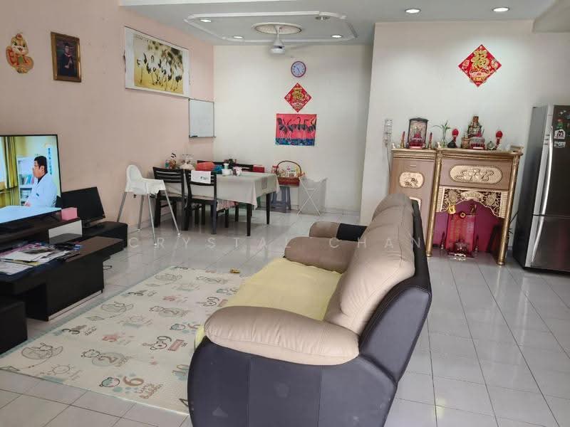 Rumah Teres 2-Tingkat untuk Disewa di Taman Setia Indah (Tebrau) - Crystal Chan - Living Room - PropertyGuru.com.my