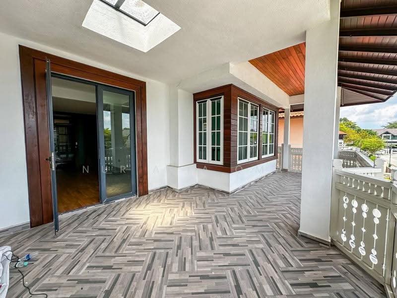 Bungalow House untuk Dijual di Bukit Jelutong (Shah Alam) - Nur Alia Omar - Balcony - PropertyGuru.com.my