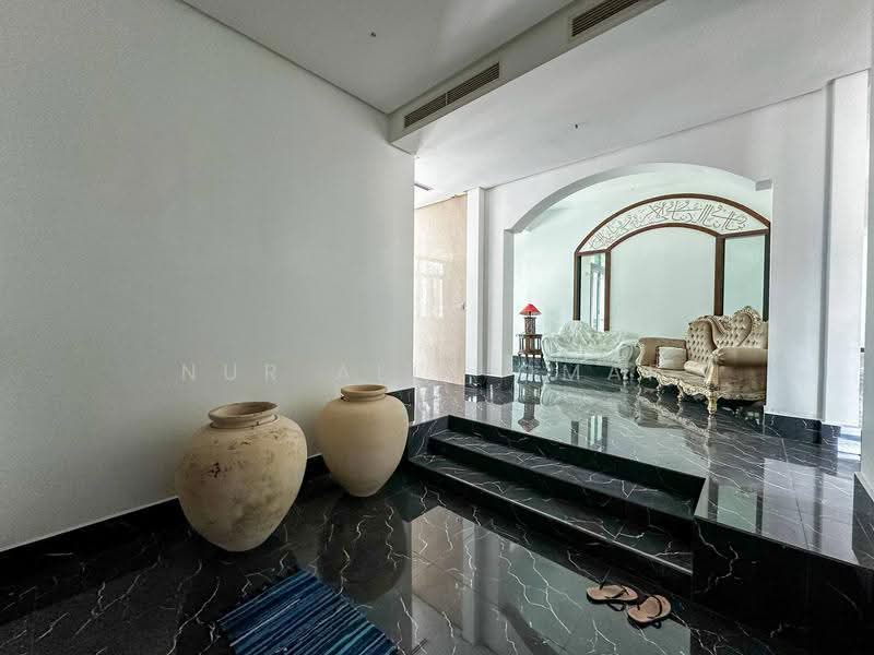 Bungalow House untuk Dijual di Bukit Jelutong (Shah Alam) - Nur Alia Omar - Entrance - PropertyGuru.com.my