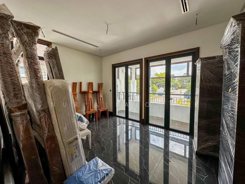 Bungalow House untuk Dijual di Bukit Jelutong (Shah Alam) - Nur Alia Omar - Balcony - PropertyGuru.com.my