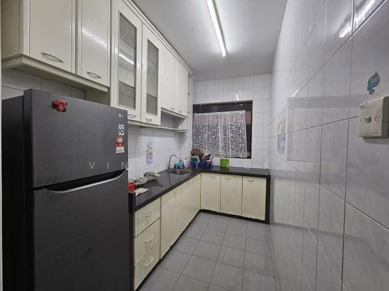 Rumah Flat untuk Disewa di Taman Harbour View (Wisma KGN) - Vincent Koay - Kitchen - PropertyGuru.com.my