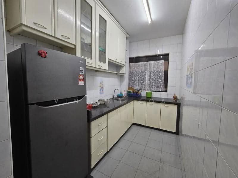 Rumah Flat untuk Disewa di Taman Harbour View (Wisma KGN) - Vincent Koay - Kitchen - PropertyGuru.com.my