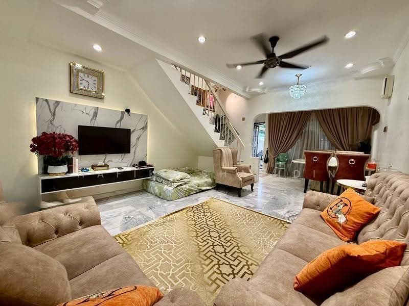 Rumah Teres 2-Tingkat untuk Dijual di Taman Sri Gombak (Gombak) - Shafika Shahidin - Living Room - PropertyGuru.com.my