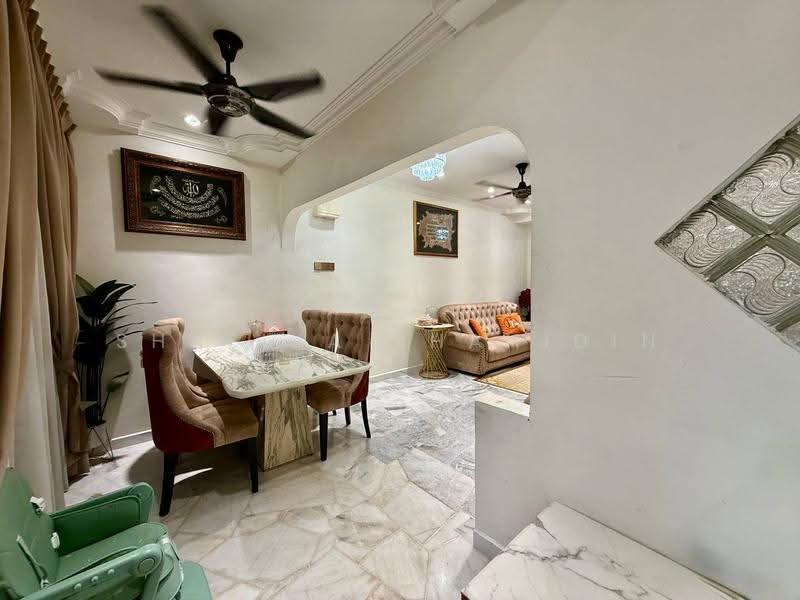 Rumah Teres 2-Tingkat untuk Dijual di Taman Sri Gombak (Gombak) - Shafika Shahidin - Dining Room - PropertyGuru.com.my