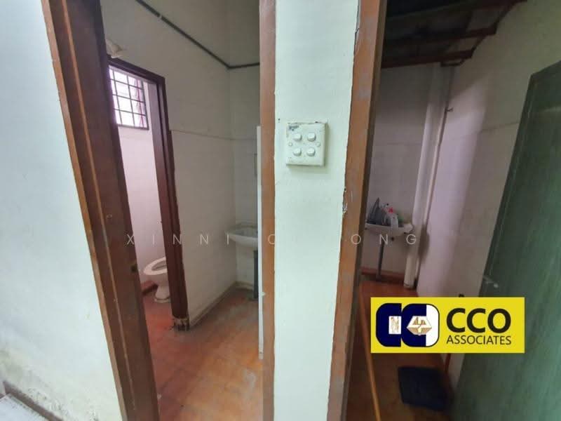 Shop / Office for Rent in Bandar Ipoh Raya (Ipoh) - Xinni Choong - Bathroom - PropertyGuru.com.my