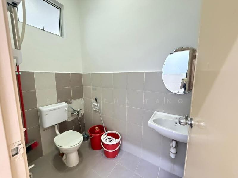 2-storey Terraced House for Rent in Bandar Putra Kulai (Kulai) - Samantha Tang - Bathroom - PropertyGuru.com.my