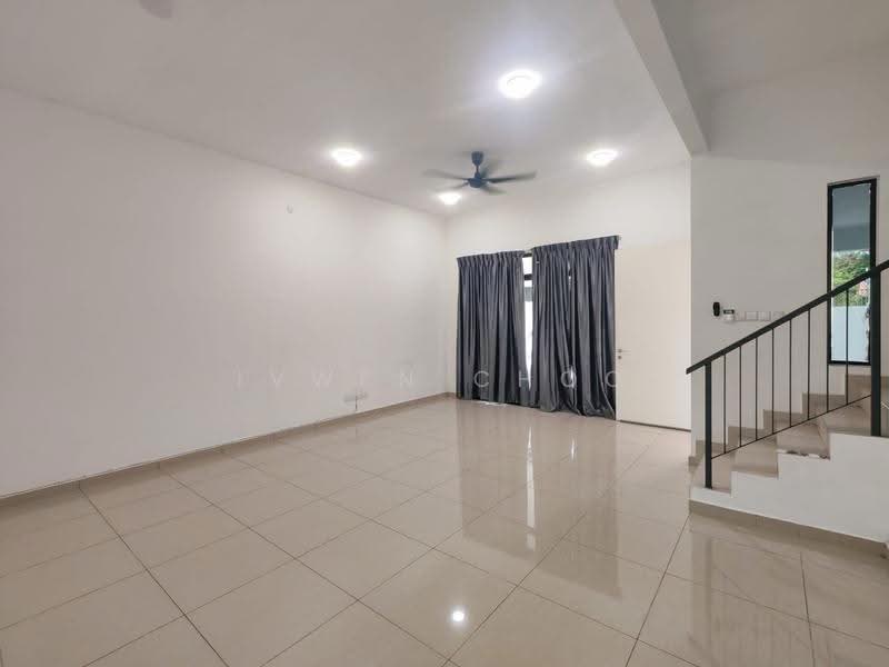 Rumah Teres untuk Disewa di Bandar Putra Kulai (Kulai) - Ivwen Choo - Living Room - PropertyGuru.com.my