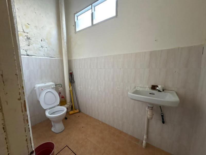 Kedai untuk Disewa di Nibong Tebal (Penang) - Desmond Chuah - Bathroom - PropertyGuru.com.my