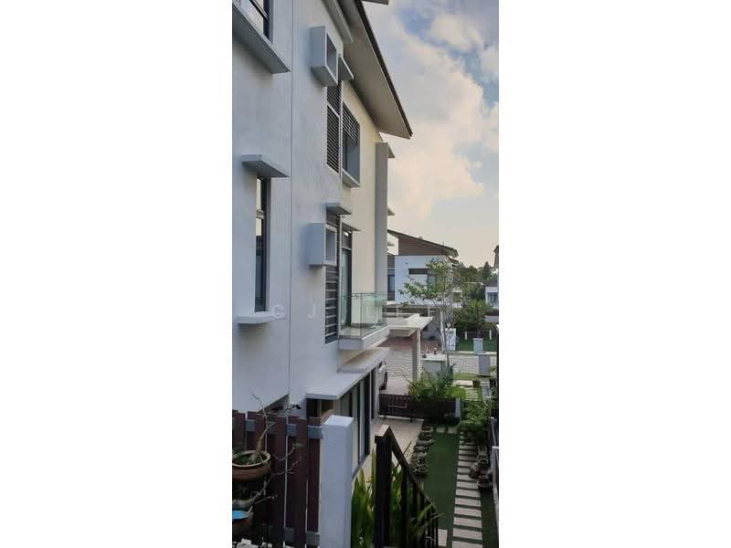 Rumah Berkembar untuk Dijual di Taman Equine (Seri Kembangan) - CJ Lee - PropertyGuru.com.my