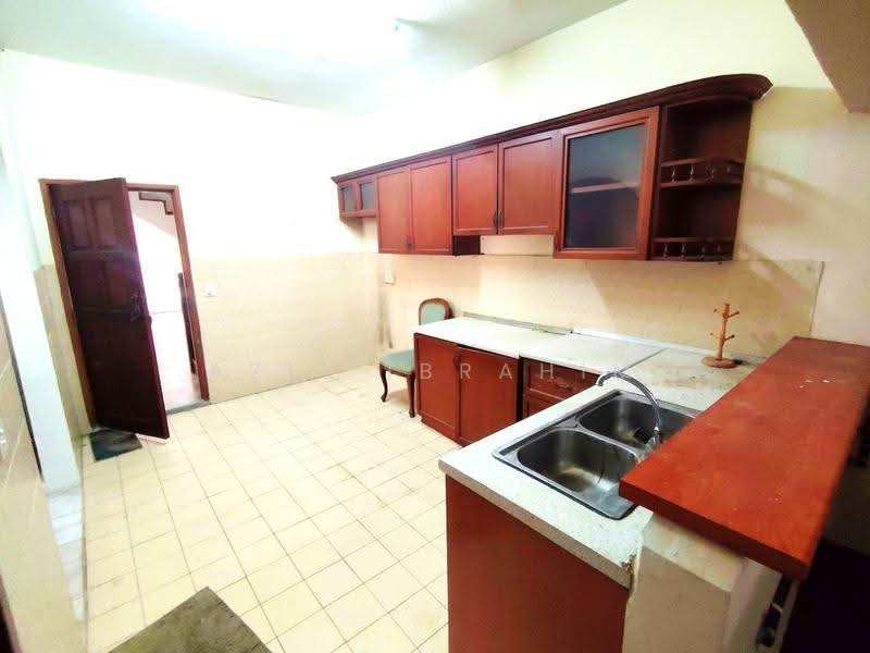 2-storey Terraced House for Sale in Bandar Tun Hussein Onn (Cheras) - Azli Ibrahim - Kitchen - PropertyGuru.com.my