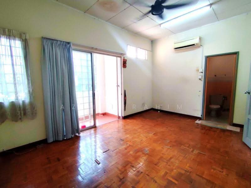2-storey Terraced House for Sale in Bandar Tun Hussein Onn (Cheras) - Azli Ibrahim - Living Room - PropertyGuru.com.my