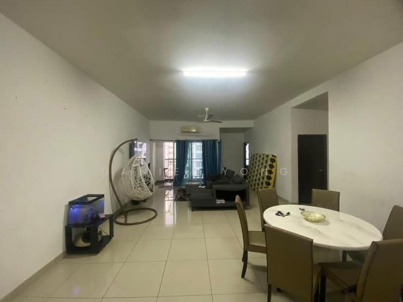 Kediaman Servis untuk Dijual di SuriaMas Suites - Daniel Yong - Living Room - PropertyGuru.com.my