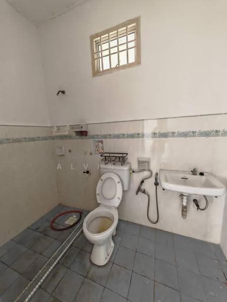 1-storey Terraced House for Rent in Bandar Putra Kulai (Kulai) - Alvin Lim - Bathroom - PropertyGuru.com.my