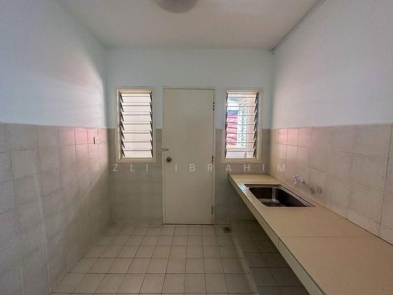 Pangsapuri untuk Dijual di Mandarina Court - Azli Ibrahim - Kitchen - PropertyGuru.com.my