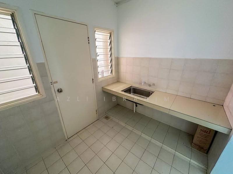 Pangsapuri untuk Dijual di Mandarina Court - Azli Ibrahim - Kitchen - PropertyGuru.com.my