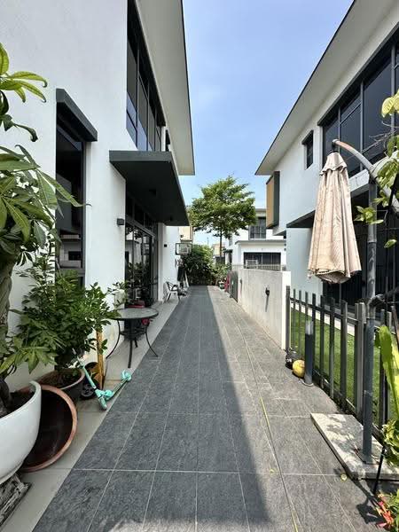 Semi-Detached House for Sale in Setia Alam (Selangor) - Jess Tee - Exterior - PropertyGuru.com.my