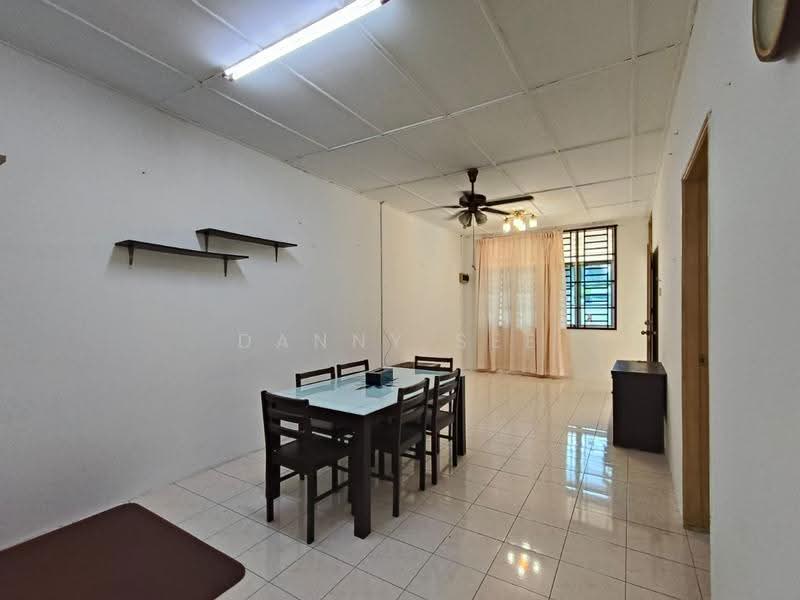 1-storey Terraced House for Sale in Taman Putri Kulai (Kulai) - Danny See - Living Room - PropertyGuru.com.my