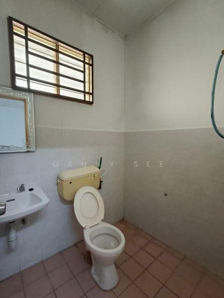 1-storey Terraced House for Sale in Taman Putri Kulai (Kulai) - Danny See - Bathroom - PropertyGuru.com.my