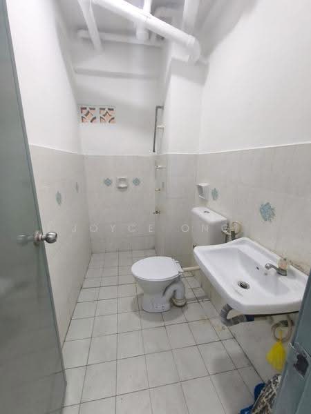 Pangsapuri untuk Dijual di Vista Seri Alam - Joyce Ong - Bathroom - PropertyGuru.com.my