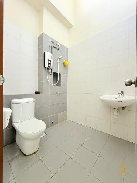 Rumah Teres 2-Tingkat untuk Dijual di Setia Indah 12 (Setia Alam) - Rylin Tan - Bathroom - PropertyGuru.com.my